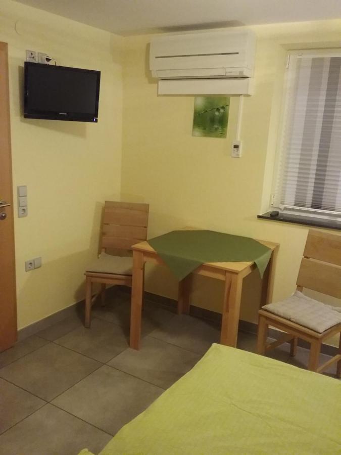 Gaestezimmer , Pension Wauri Waldenbuch Екстер'єр фото